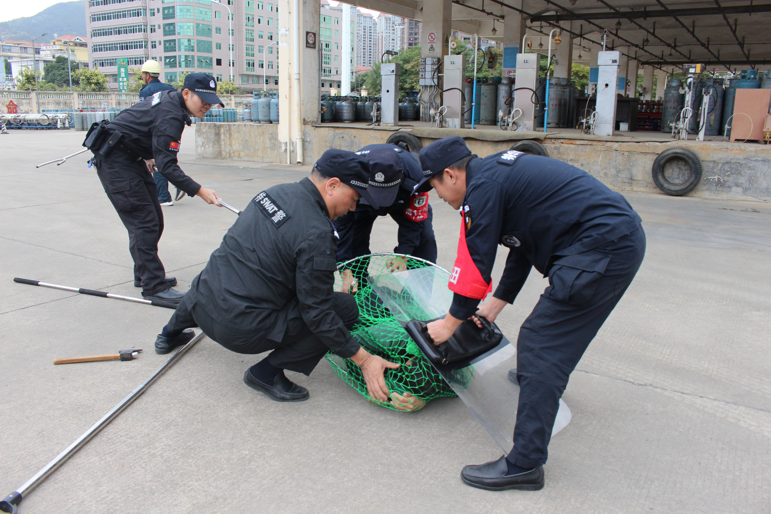 4、特警制服歹徒.JPG